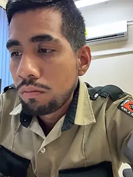 Snapshot of EnriquePersian197 chatting on 02/01/25, 02:05 EnriquePersian197 online show from 02/01/25, 02:05