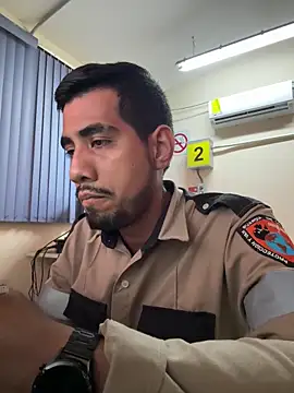 Snapshot of EnriquePersian197 chatting on 02/03/25, 01:30 EnriquePersian197 online show from 02/03/25, 01:30