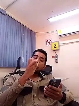 Snapshot of EnriquePersian197 chatting on 02/06/25, 06:24 EnriquePersian197 online show from 02/06/25, 06:24