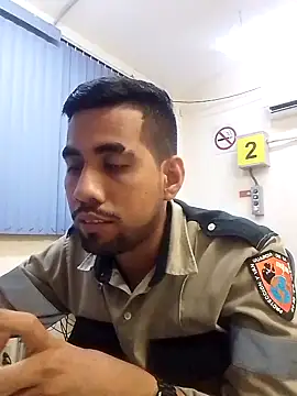 Snapshot of EnriquePersian197 chatting on 02/15/25, 01:10 EnriquePersian197 online show from 02/15/25, 01:10