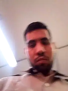 Snapshot of EnriquePersian197 chatting on 02/17/25, 02:04 EnriquePersian197 online show from 02/17/25, 02:04