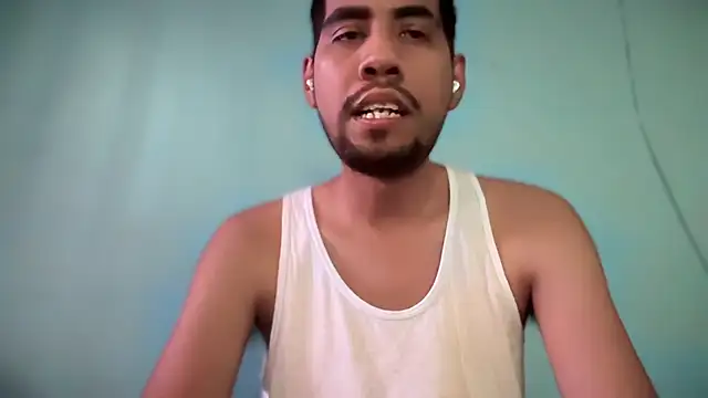 Snapshot of EnriquePersian197 chatting on 03/05/25, 06:23 EnriquePersian197 online show from 03/05/25, 06:23