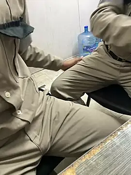 Snapshot of EnriquePersian197 chatting on 03/22/25, 01:32 EnriquePersian197 online show from 03/22/25, 01:32