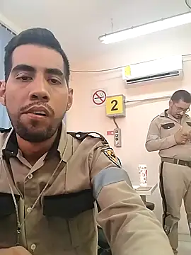 Snapshot of EnriquePersian197 chatting on 09/15/25, 07:03 EnriquePersian197 online show from 09/15/25, 07:03