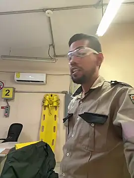 Snapshot of EnriquePersian197 chatting on 10/17/25, 12:25 EnriquePersian197 online show from 10/17/25, 12:25