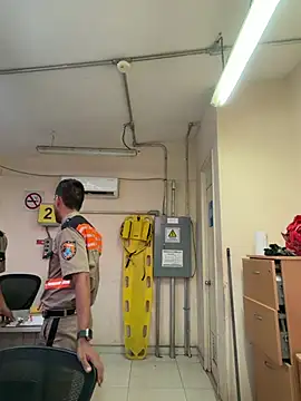 EnriquePersian197 online show from 04/24/26, 12:02