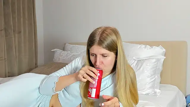 Snapshot of kirraa_ chatting on 12/21/25, 08:38 kirraa online show from 12/21/25, 08:38