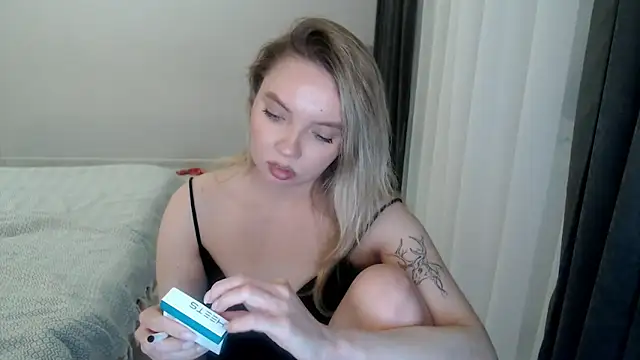 Snapshot of PolinaXXXJones chatting on 02/11/25, 06:44 PolinaXXXJones online show from 02/11/25, 06:44