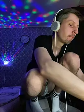 Snapshot of Aki-Laky chatting on 02/21/25, 08:38 Aki-Laky online show from 02/21/25, 08:38