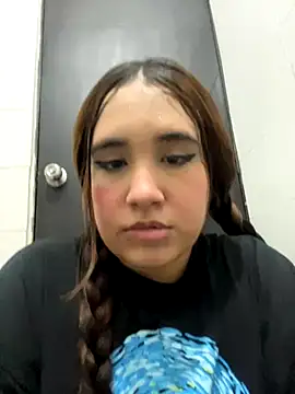 Snapshot of melyescobar chatting on 10/22/25, 03:29 melyescobar online show from 10/22/25, 03:29