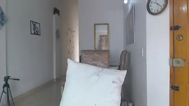 Snapshot of divinepleasury chatting on 10/22/25, 03:23 divinepleasury online show from 10/22/25, 03:23