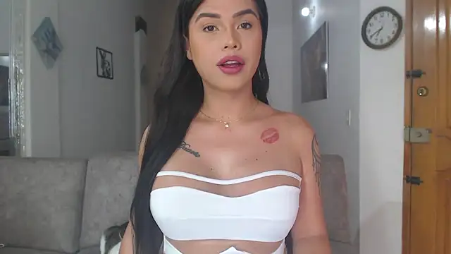 Snapshot of divinepleasury chatting on 11/24/25, 02:39 divinepleasury online show from 11/24/25, 02:39