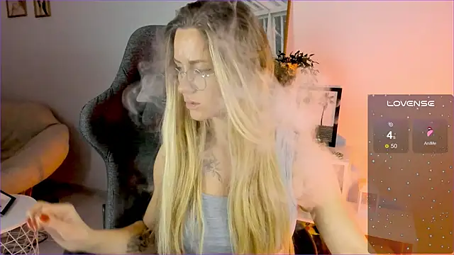 Snapshot of LadyIzabel chatting on 12/02/24, 05:15 LadyIzabel online show from 12/02/24, 05:15