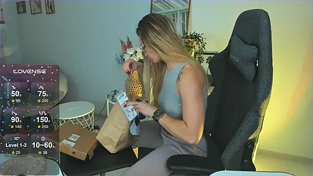 Snapshot of LadyIzabel chatting on 12/03/24, 08:38 LadyIzabel online show from 12/03/24, 08:38