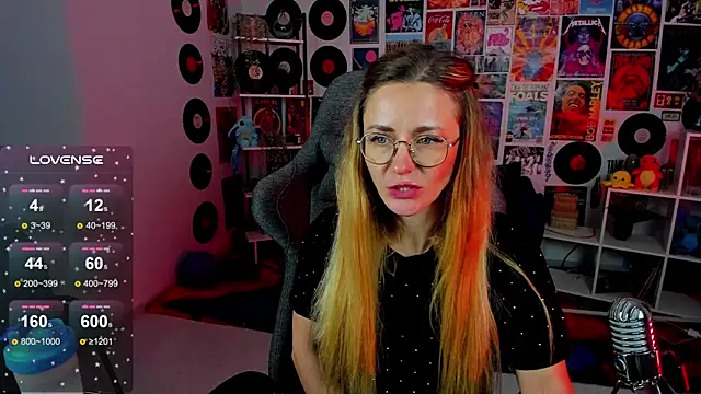 Snapshot of LadyIzabel chatting on 12/13/24, 05:38 LadyIzabel online show from 12/13/24, 05:38