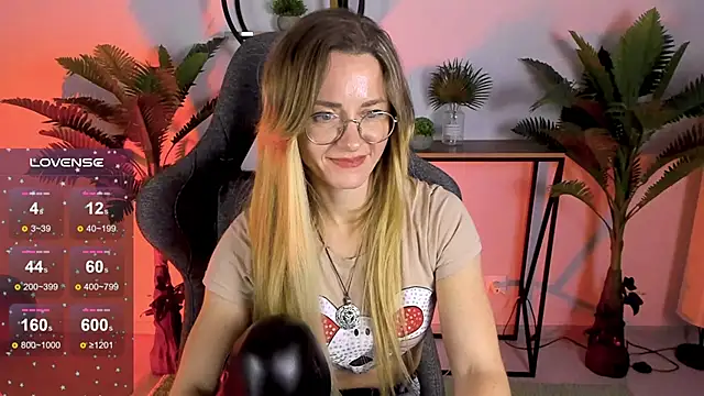 Snapshot of LadyIzabel chatting on 12/16/24, 03:00 LadyIzabel online show from 12/16/24, 03:00