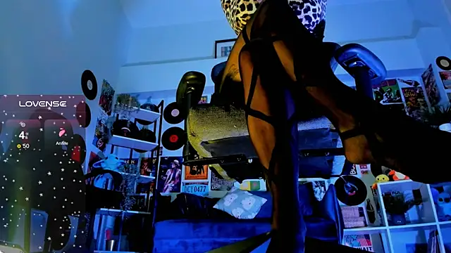 Snapshot of LadyIzabel chatting on 12/19/24, 11:50 LadyIzabel online show from 12/19/24, 11:50