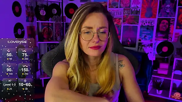 Snapshot of LadyIzabel chatting on 12/21/24, 09:01 LadyIzabel online show from 12/21/24, 09:01