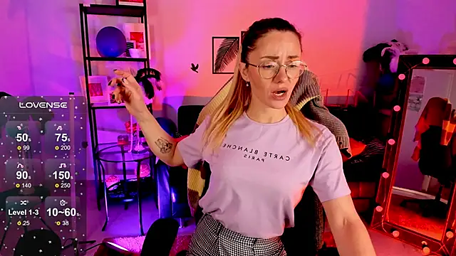 Snapshot of LadyIzabel chatting on 12/28/24, 05:55 LadyIzabel online show from 12/28/24, 05:55