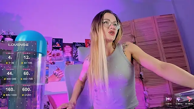 Snapshot of LadyIzabel chatting on 01/17/25, 11:49 LadyIzabel online show from 01/17/25, 11:49