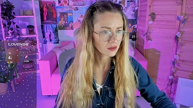 Snapshot of LadyIzabel chatting on 01/18/25, 05:31 LadyIzabel online show from 01/18/25, 05:31