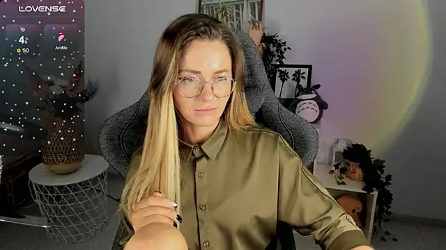 Snapshot of LadyIzabel chatting on 01/20/25, 02:46 LadyIzabel online show from 01/20/25, 02:46