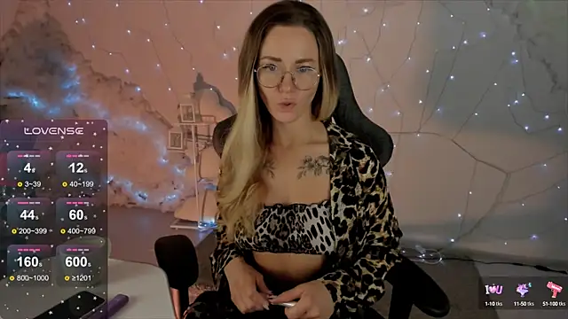 Snapshot of LadyIzabel chatting on 01/21/25, 08:30 LadyIzabel online show from 01/21/25, 08:30