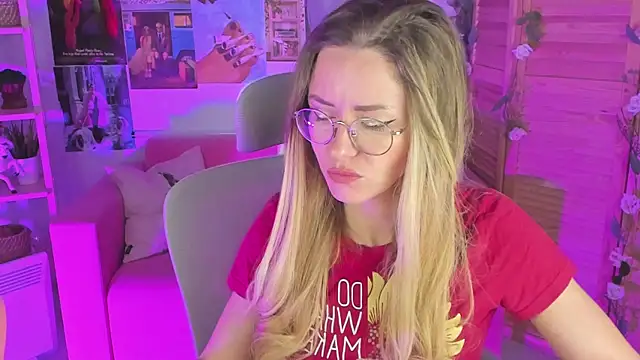 Snapshot of LadyIzabel chatting on 01/28/25, 08:25 LadyIzabel online show from 01/28/25, 08:25