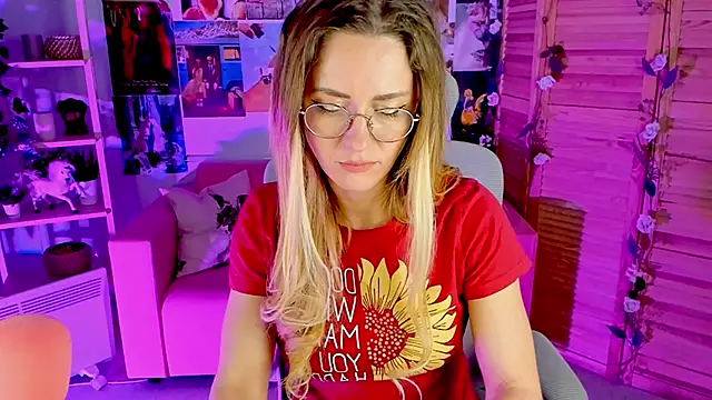 Snapshot of LadyIzabel chatting on 01/28/25, 11:38 LadyIzabel online show from 01/28/25, 11:38