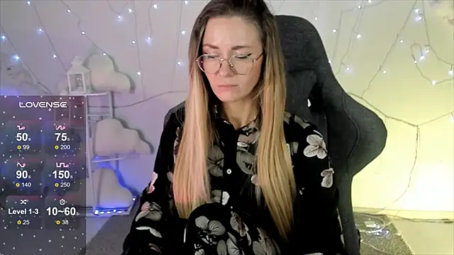 Snapshot of LadyIzabel chatting on 02/03/25, 11:31 LadyIzabel online show from 02/03/25, 11:31