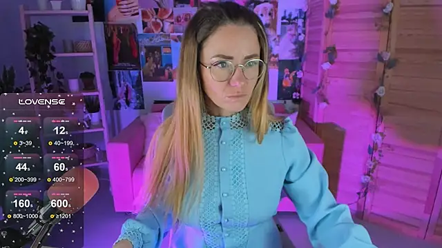 Snapshot of LadyIzabel chatting on 02/08/25, 05:29 LadyIzabel online show from 02/08/25, 05:29