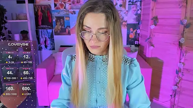 Snapshot of LadyIzabel chatting on 02/08/25, 09:24 LadyIzabel online show from 02/08/25, 09:24