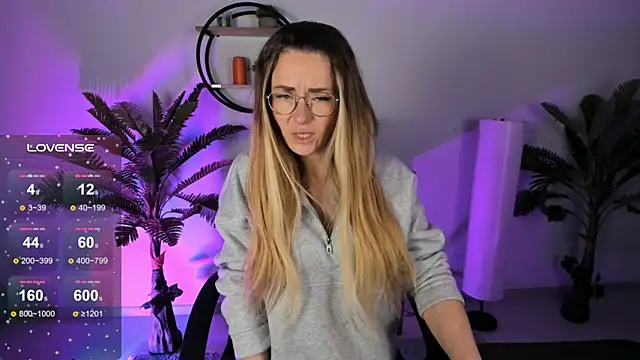 Snapshot of LadyIzabel chatting on 02/10/25, 04:41 LadyIzabel online show from 02/10/25, 04:41