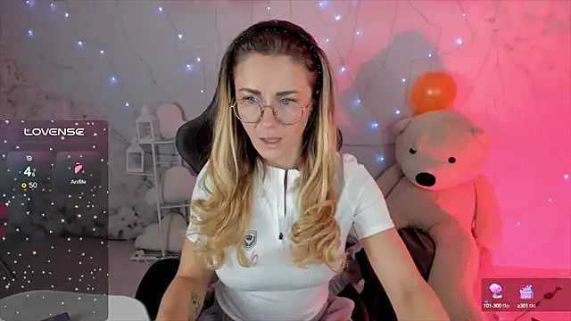 Snapshot of LadyIzabel chatting on 02/15/25, 05:41 LadyIzabel online show from 02/15/25, 05:41