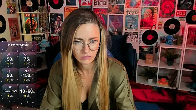 Snapshot of LadyIzabel chatting on 02/19/25, 10:45 LadyIzabel online show from 02/19/25, 10:45