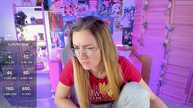 Snapshot of LadyIzabel chatting on 02/21/25, 08:40 LadyIzabel online show from 02/21/25, 08:40