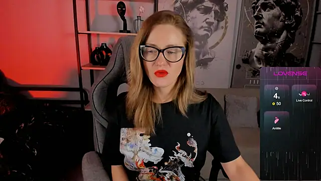 Snapshot of LadyIzabel chatting on 11/03/25, 08:26 LadyIzabel online show from 11/03/25, 08:26