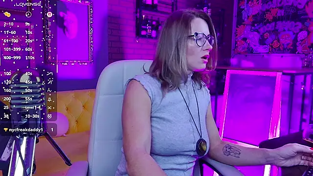 Snapshot of LadyIzabel chatting on 11/13/25, 06:01 LadyIzabel online show from 11/13/25, 06:01