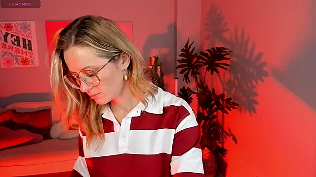 Snapshot of LadyIzabel chatting on 02/13/26, 02:46 LadyIzabel online show from 02/13/26, 02:46