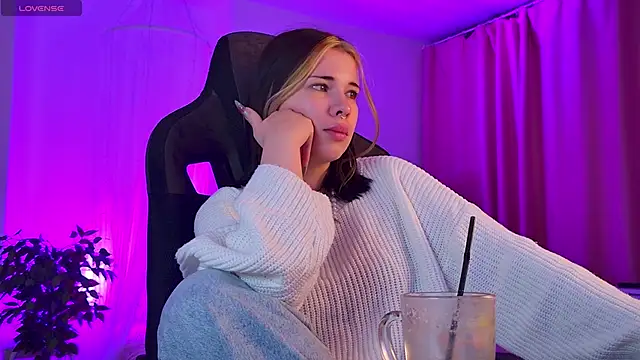 AliceSunday online show from 10/05/25, 05:06