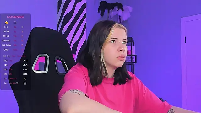 AliceSunday online show from 10/10/25, 01:59