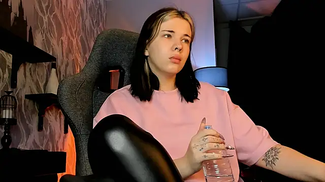 AliceSunday online show from 11/11/25, 02:00