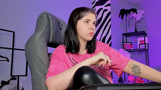 AliceSunday online show from 11/13/25, 02:21