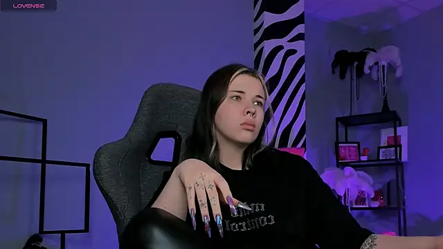 AliceSunday online show from 11/24/25, 02:22