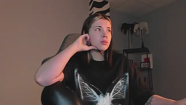 AliceSunday online show from 11/29/25, 04:59