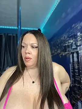 Snapshot of curvyfunlover chatting on 05/05/26, 09:39 curvyfunlover online show from 05/05/26, 09:39