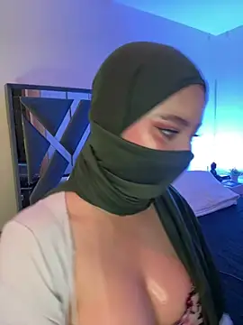 Snapshot of amaal_ chatting on 10/25/25, 01:24 amaal online show from 10/25/25, 01:24