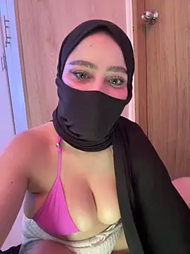 Snapshot of amaal_ chatting on 11/15/25, 04:47 amaal online show from 11/15/25, 04:47