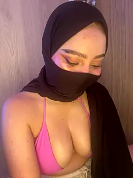 Snapshot of amaal_ chatting on 11/16/25, 06:02 amaal online show from 11/16/25, 06:02