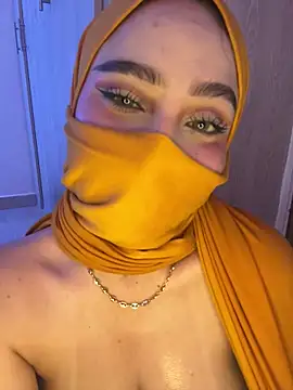 Snapshot of amaal_ chatting on 11/24/25, 08:30 amaal online show from 11/24/25, 08:30